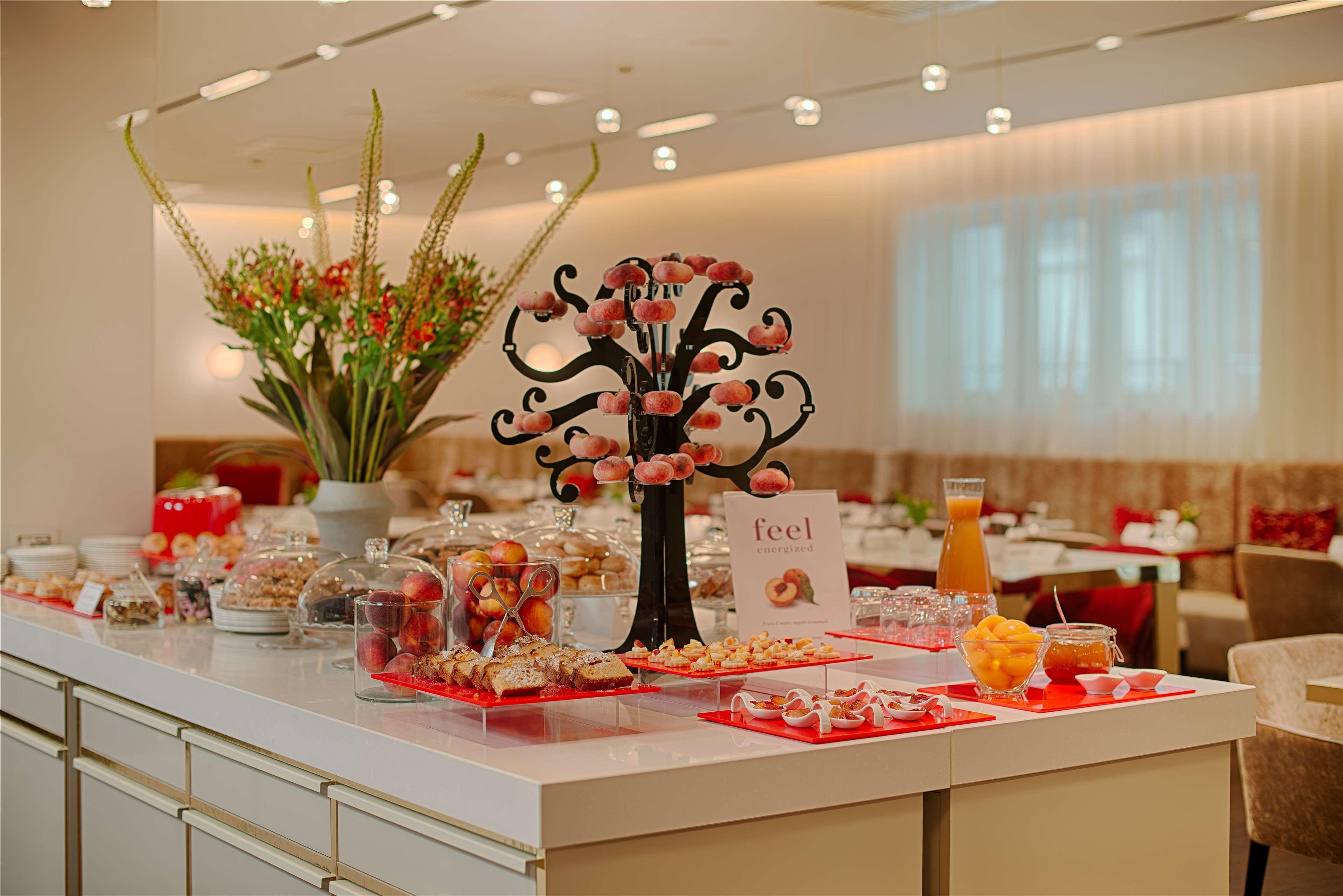 Nh Collection Milano President Hotel Exterior photo A buffet at a hotel